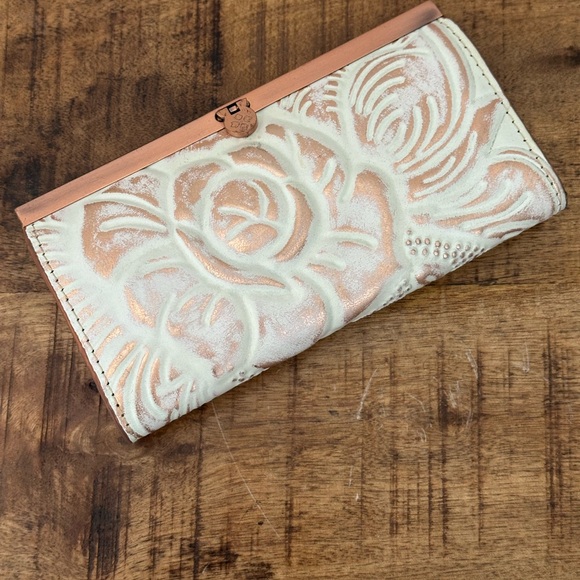 Patricia Nash Cream and Tan Floral Wallet bundle - Picture 5 of 5
